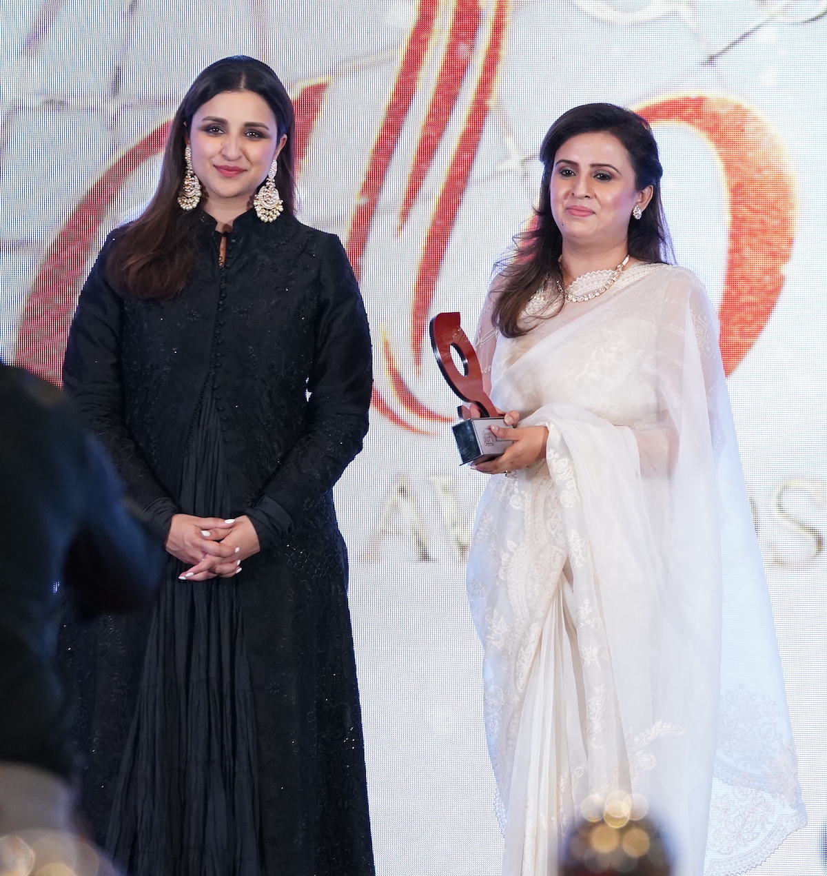 Chharu Dhingra was honoured with The Golden Glory Award, 2023 for Spiritual Leadership Excellence in Tarot & Astrology, by Parineeti Chopra.